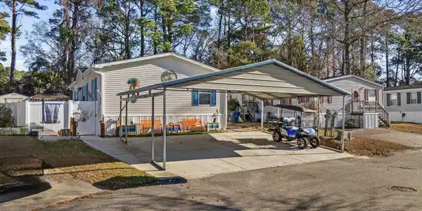 944 Pine Thicket St.