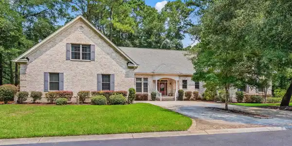 25 Fairway Ln.