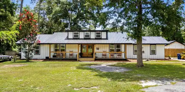 2402 Royal Oak Circle