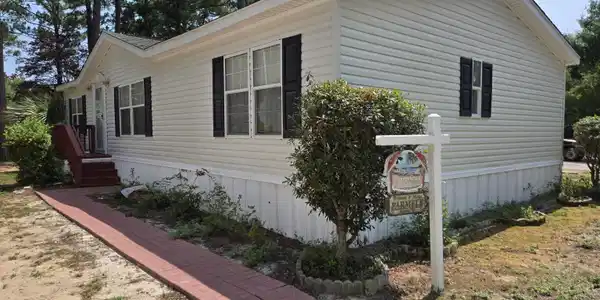 451 E Banks Dr.