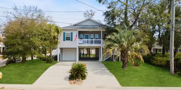 528 6th Ave. S