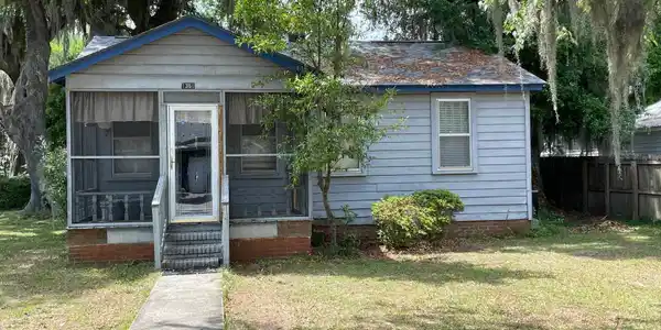 1366 Moss Ave.