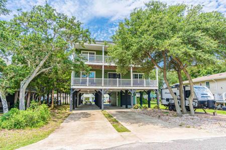 212 N Yaupon Dr.