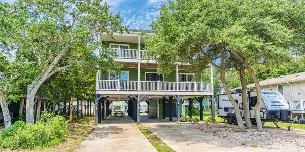 212 N Yaupon Dr.