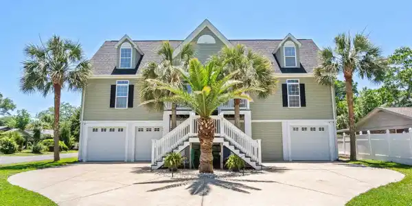 811 10th Ave. S