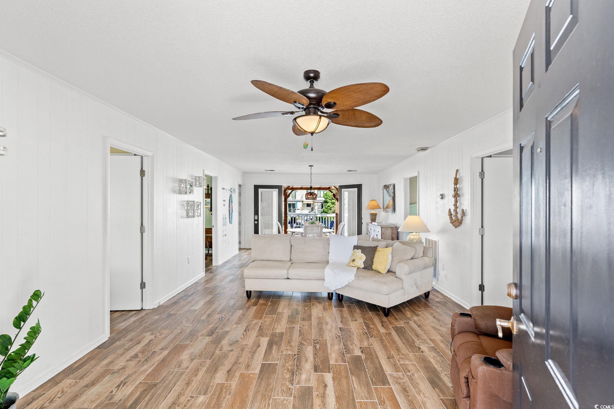 Image 4: Living Room and dining area are combined. Lots of Image 4: Living Room and dining area are combined. Lots of