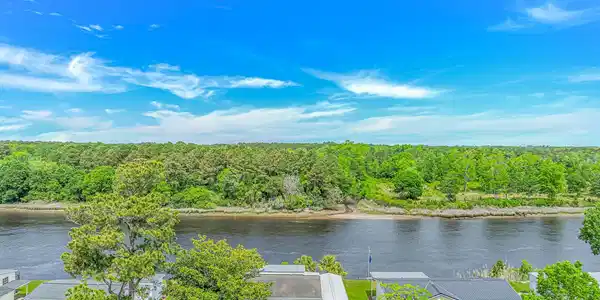 809 Waterway Dr.