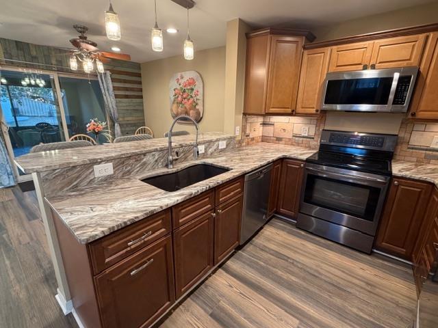 Image 2: Kitchen with a peninsula, appliances with stainles