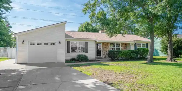 613 Plantation Dr.