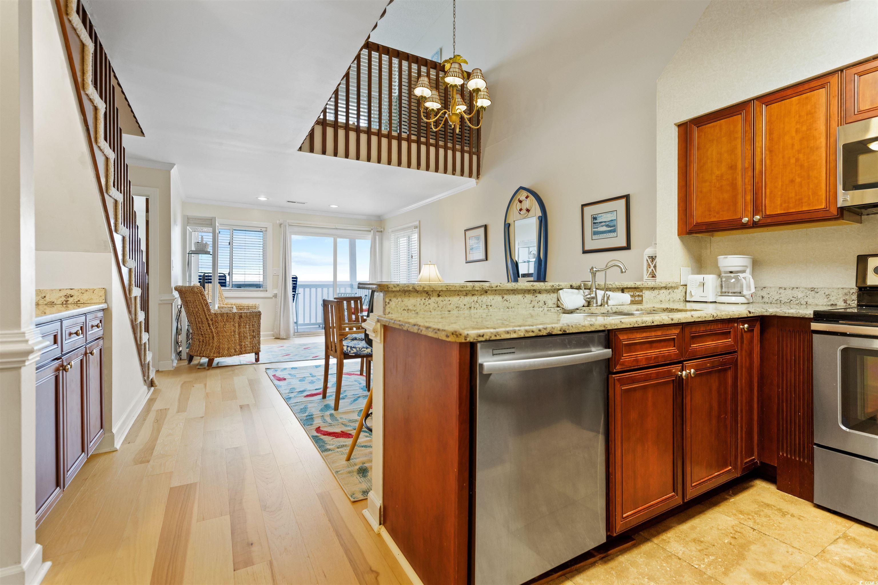 Image 2: Kitchen with appliances with stainless steel finis Image 2: Kitchen with appliances with stainless steel finis