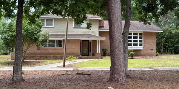 4909 Yaupon Circle