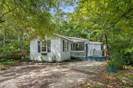 2128 Adams Circle