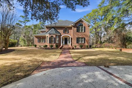 4504 Riverside Ln.
