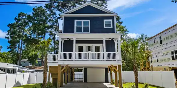 1027 Hickory Dr.