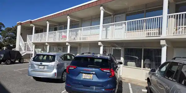 Image 4: Exterior space