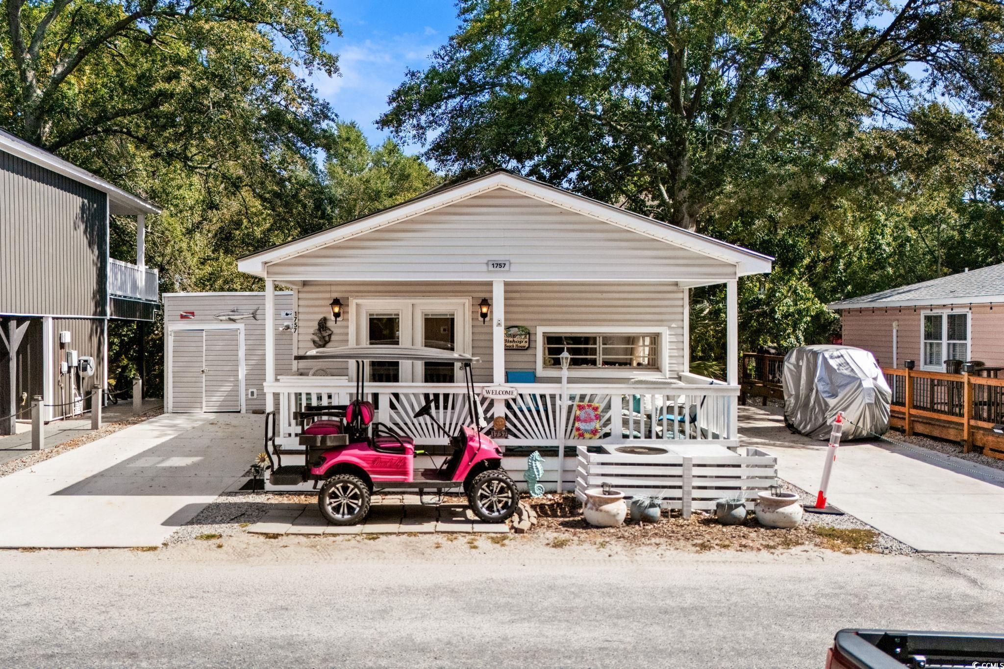Image 2: View of front of property featuring covered porch Image 2: View of front of property featuring covered porch