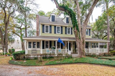 1808 Laurel Trail