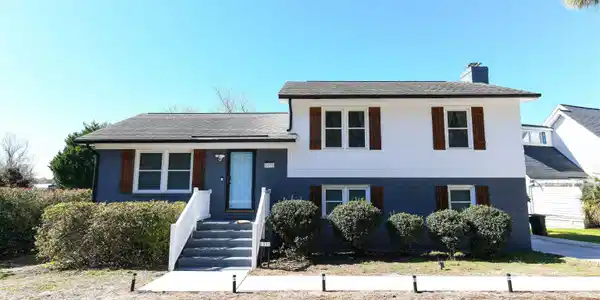 1931 Lakeview Circle