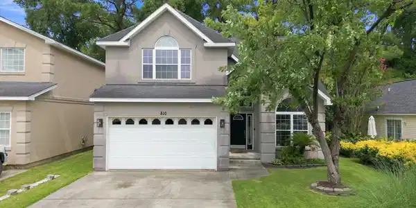 810 Brenda Pl.