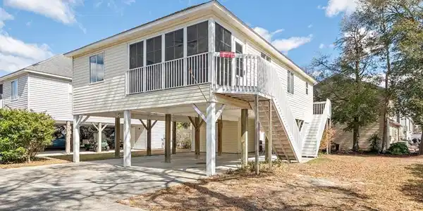 939 Tiffany Ln.