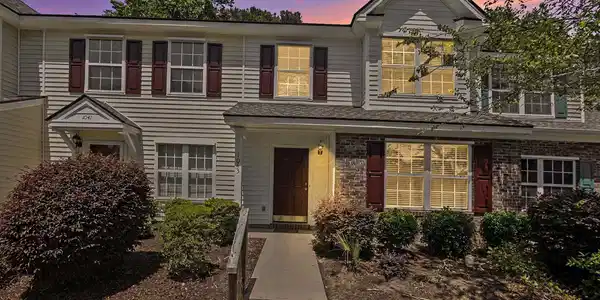 1043 Penny Ln.