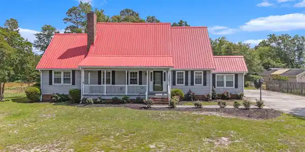 1700 Longleaf Dr.