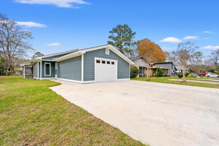 207 Fox Ln.