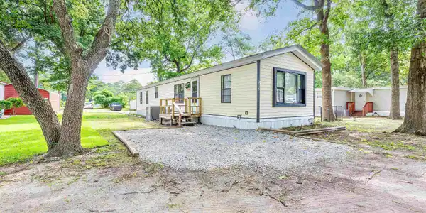 582 Mimosa Dr.