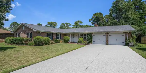 1647 Bay Tree Ln.