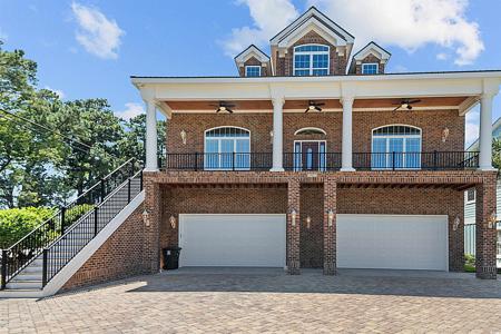 901 Clubhouse Dr.