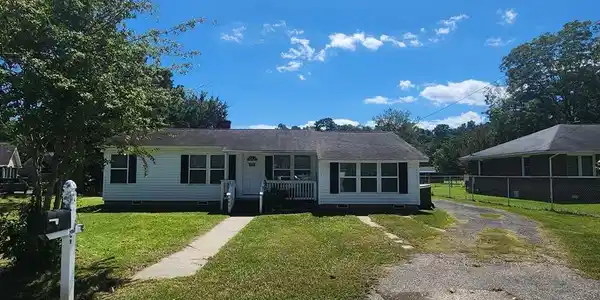 809 Cedar St.
