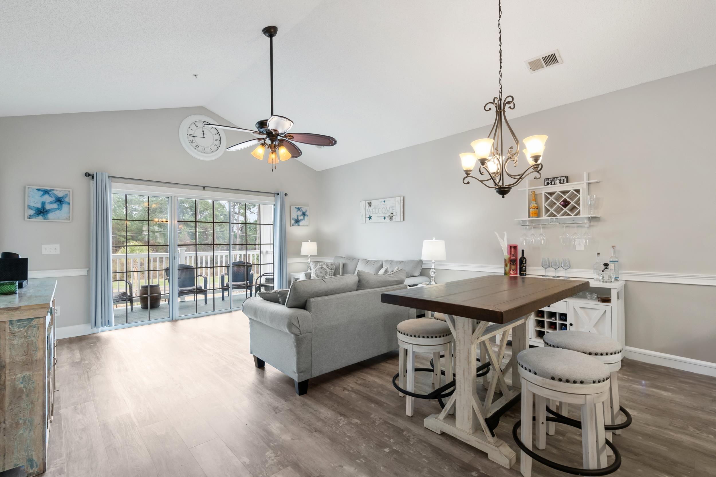Image 4: Living area with a chandelier, dark wood-type floo Image 4: Living area with a chandelier, dark wood-type floo