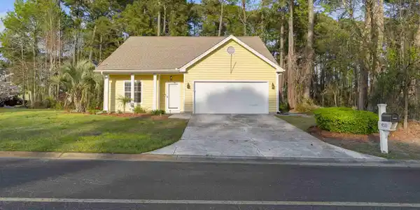 4533 Greenbriar Dr.