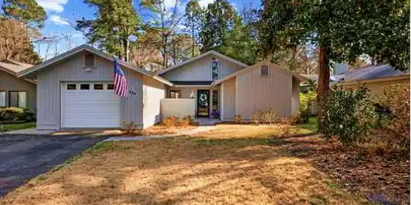 954 Oakwood Ln.