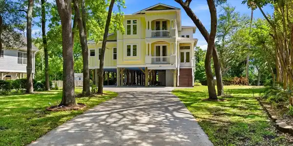 321 N Oak Dr.