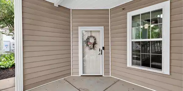 Image 2: Entrance to property