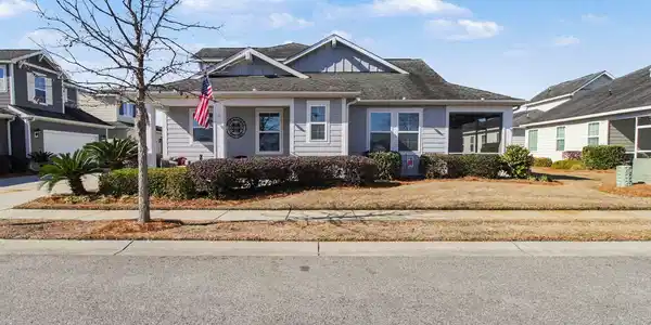 1811 D High St.