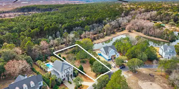 302 Colony Club Dr.