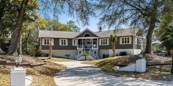 800 Tillson Rd.