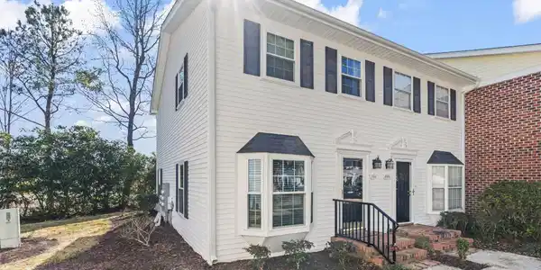 2925 Carriage Row Ln.