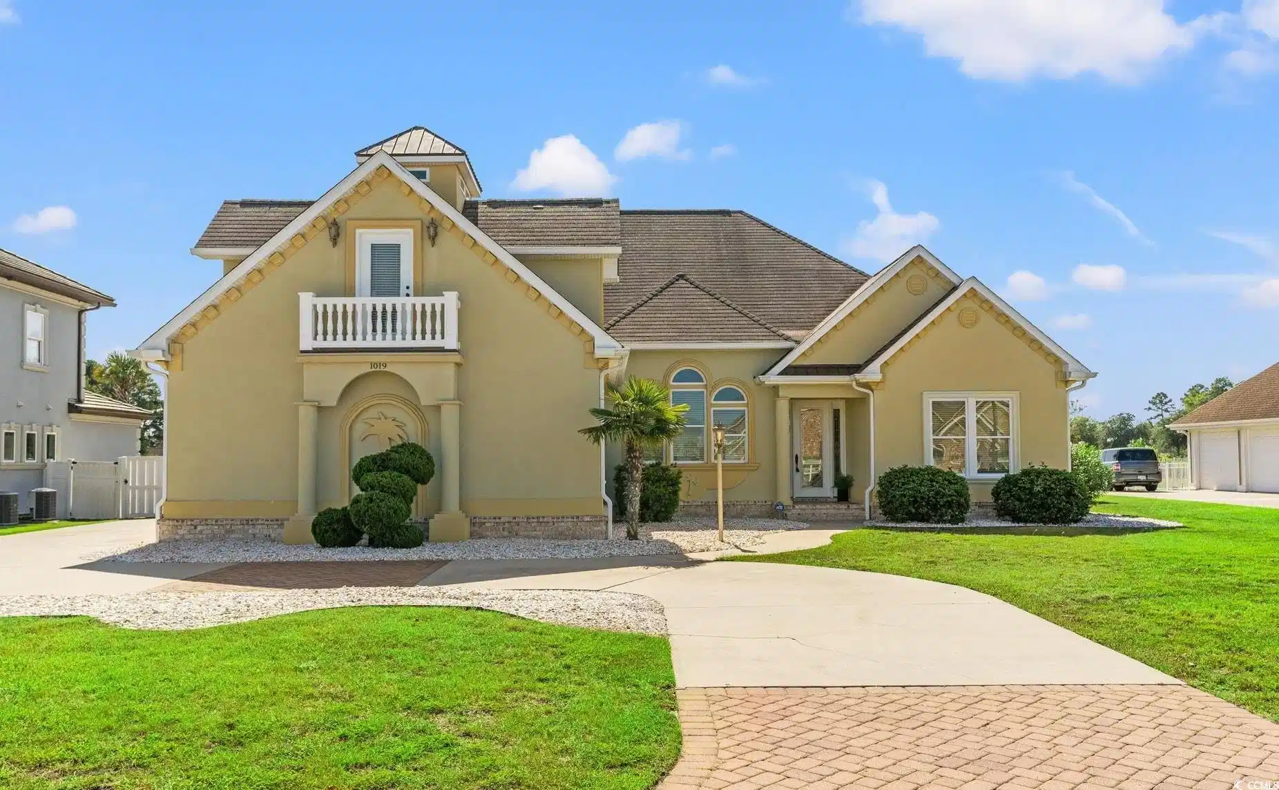 Image 1: Beautiful home on large lot with rounded driveway
