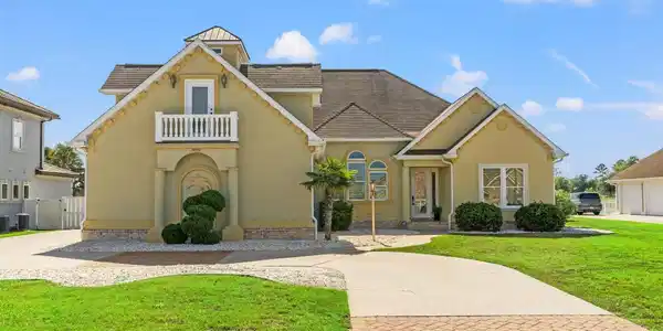 1019 Ridgewood Dr.