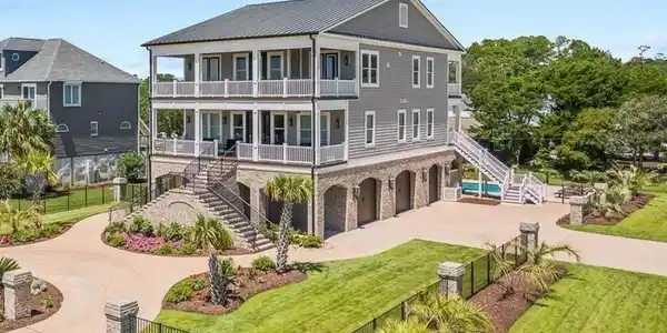 805 North Ocean Blvd.