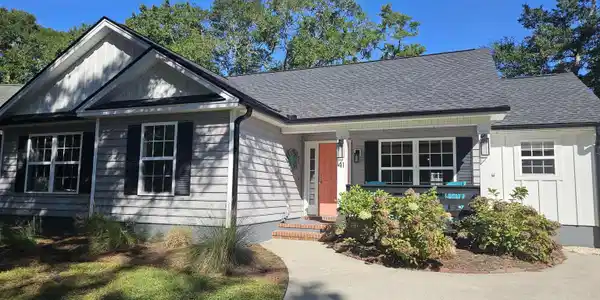 41 Pilot House Pl.
