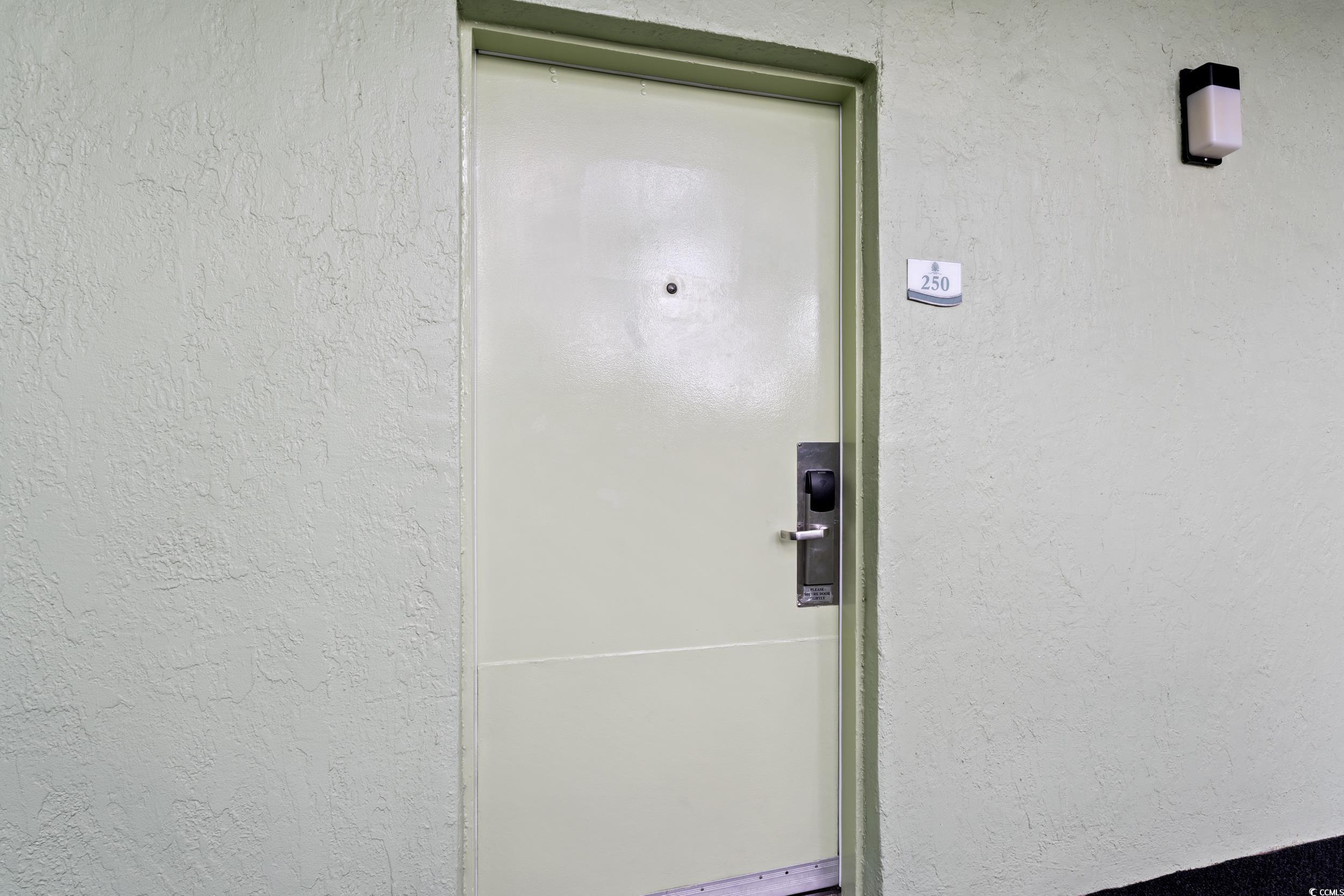 Image 3: Entrance to property with stucco siding Image 3: Entrance to property with stucco siding