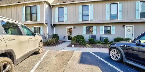 910 Villa Dr.