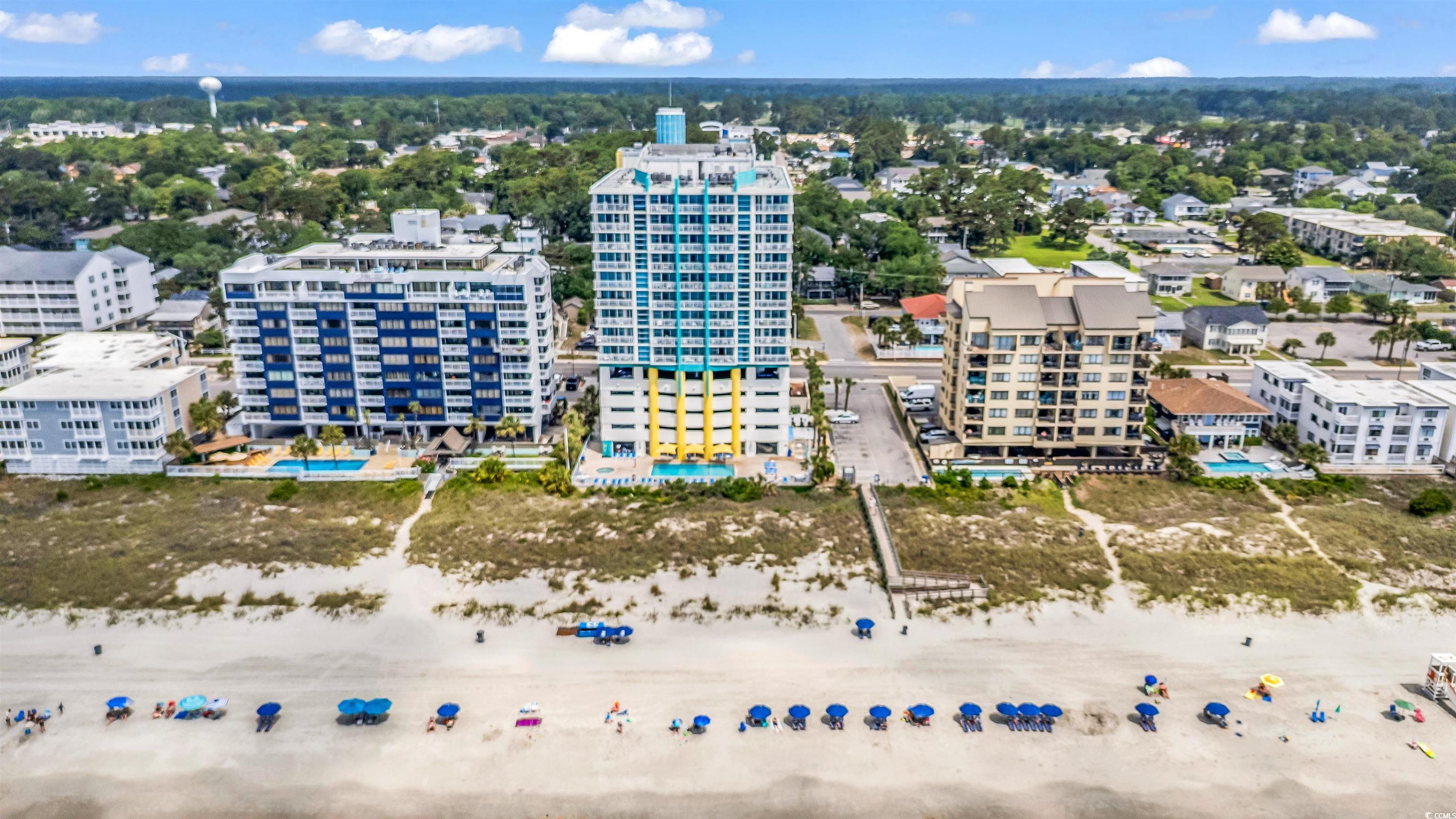 Image 3: Bird's eye view of a pool and local beach Image 3: Bird's eye view of a pool and local beach