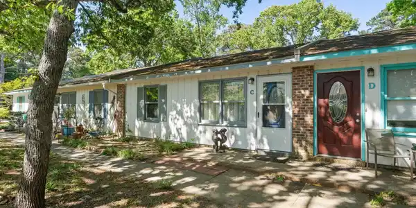 6504 Wildwood Trail
