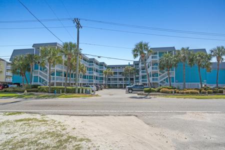 720 N Waccamaw Dr.
