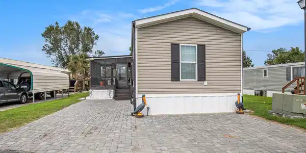 1524 Gardenia Ave.